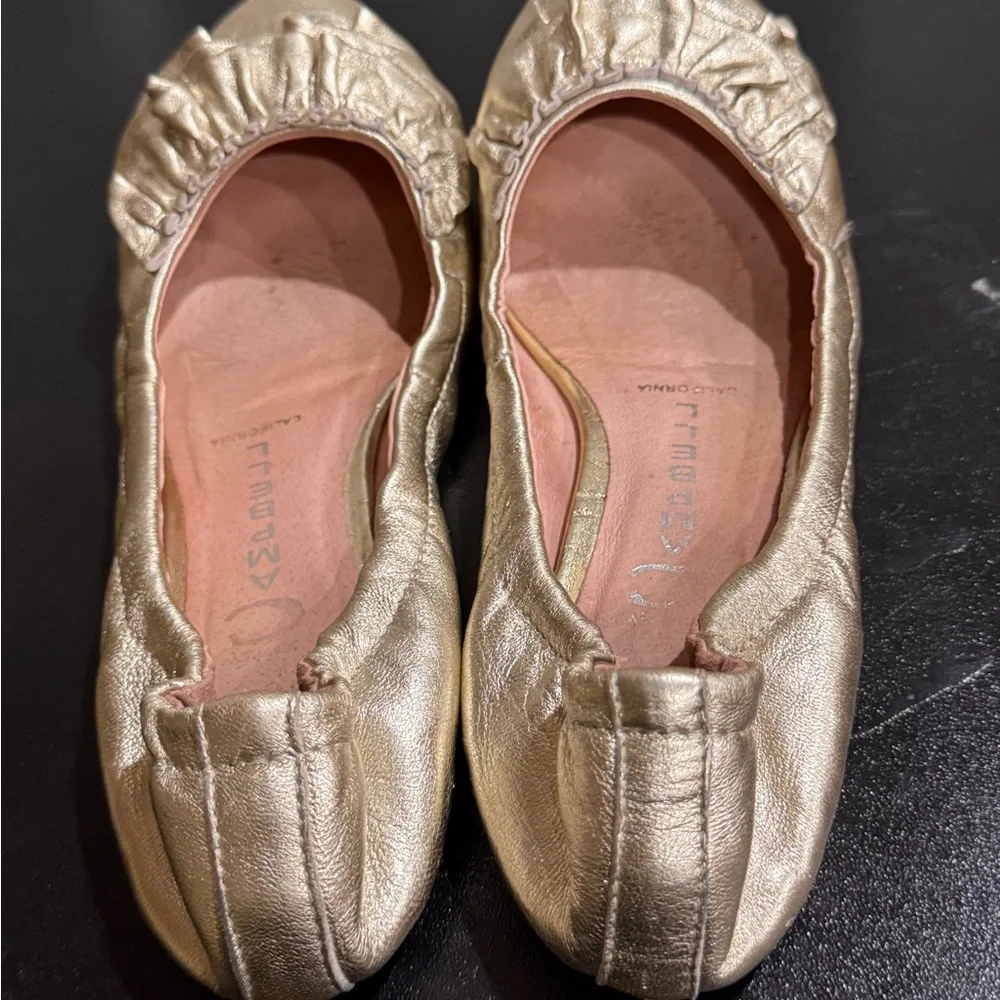 Jeffrey Campbell Gold Ruffled leather Flats size 7